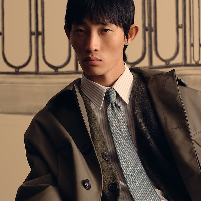 ココショコラ⭐︎HERMES パターン ネクタイ Chevron d'H tie - Grey | Hermès Canada